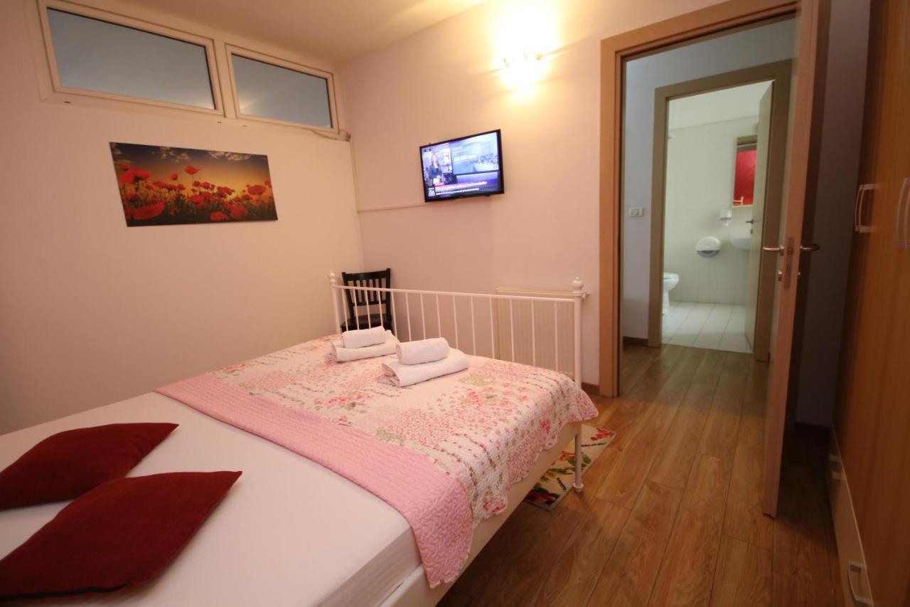 Flowers Apartments 蒂米什瓦拉 外观 照片